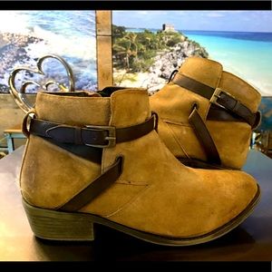 HeavenlySoles Suede Belted Booties WIDE 👢🤎